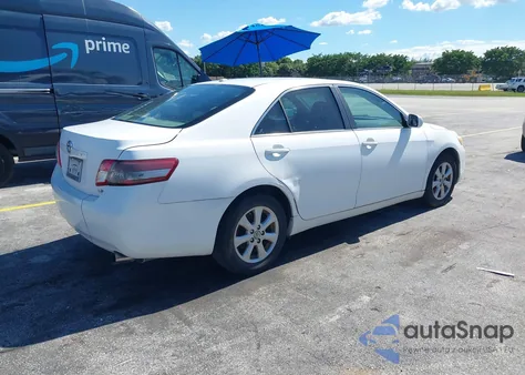 2011 Toyota Camry Le z USA, uszkodzony, nr VIN 4T1BF3EK8BU697993